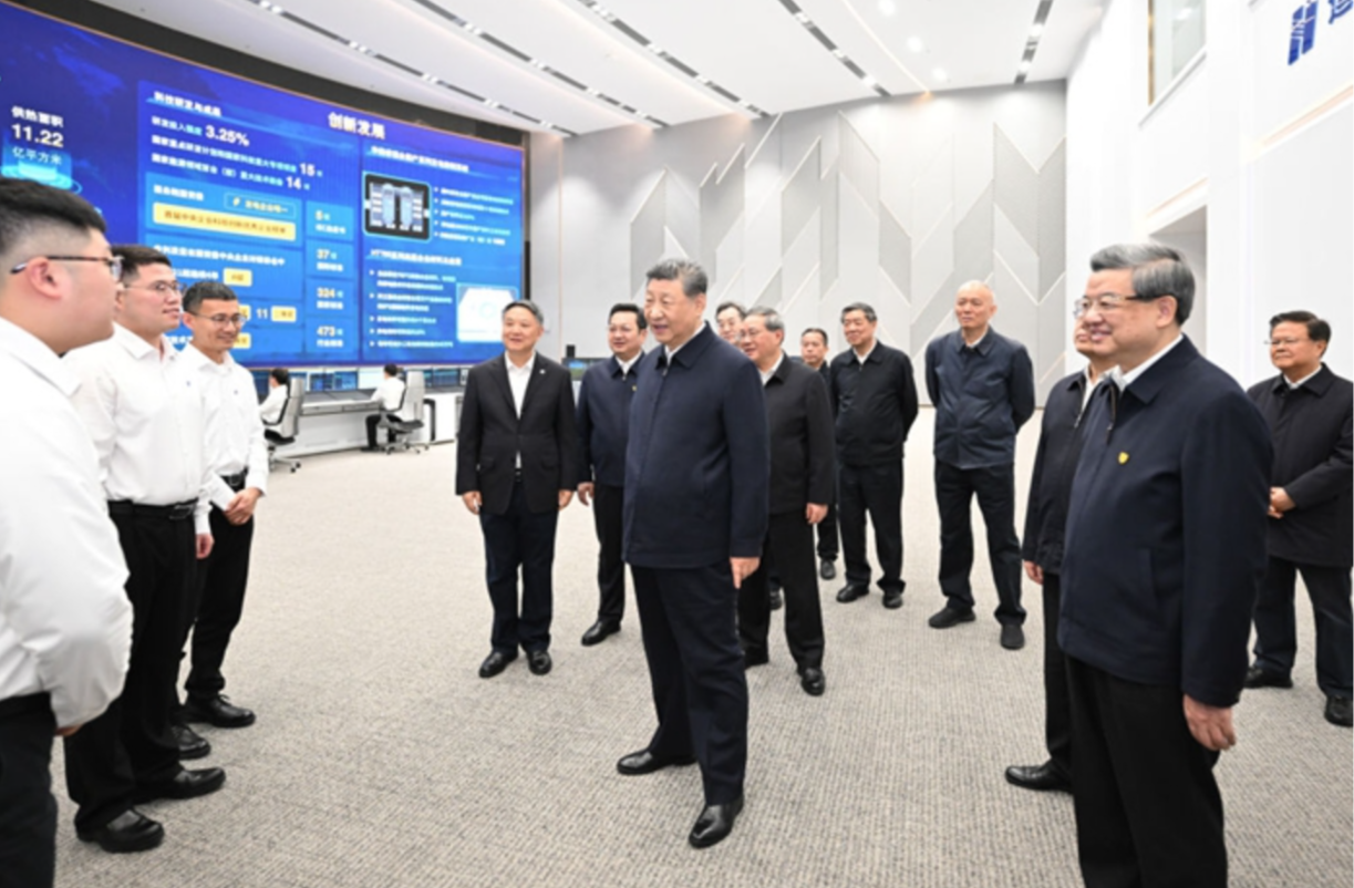 習(xí)近平在河北雄安新區(qū)考察